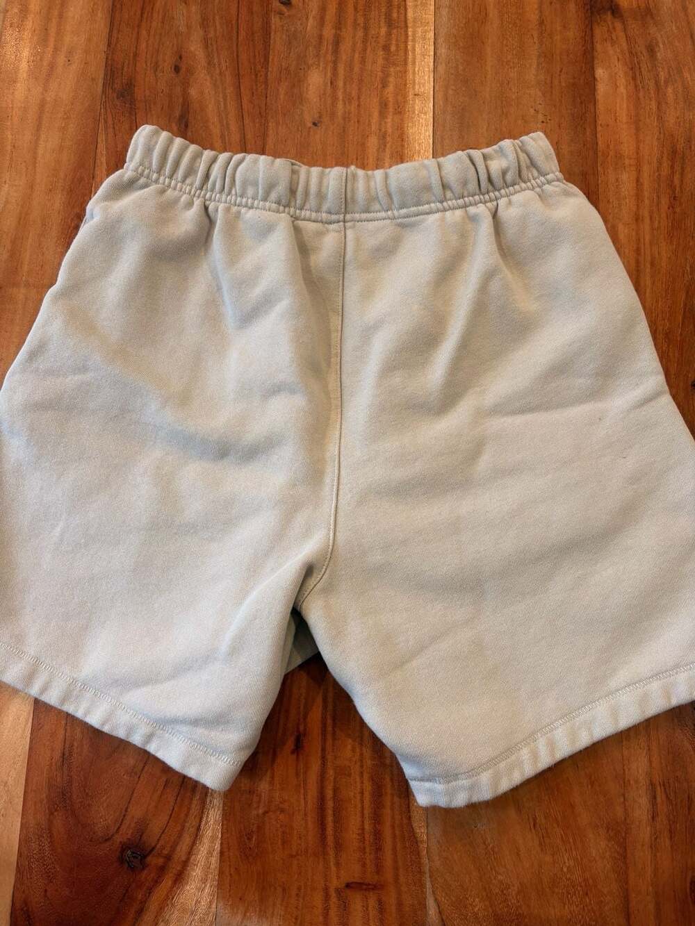 Fear of God Essentials Fleece Shorts Timber - Picture 2 of 5